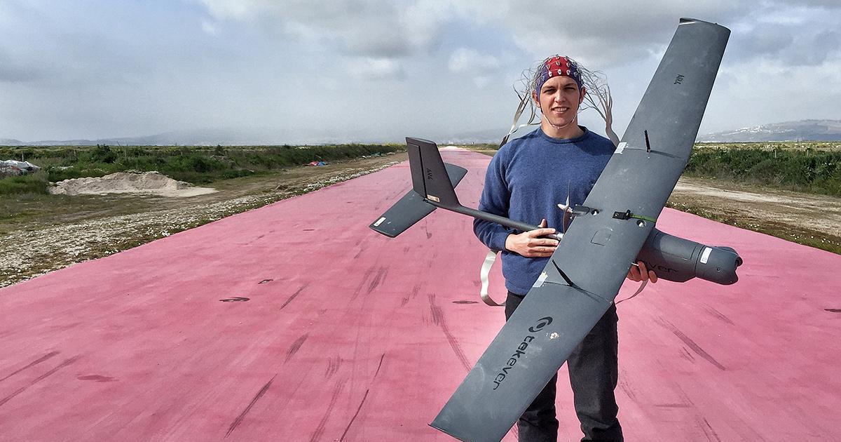 Primer vuelo de un dron controlado mediante ondas cerebrales.