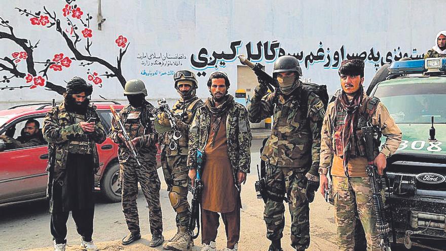 Combatents talibans als carrers de Kabul
