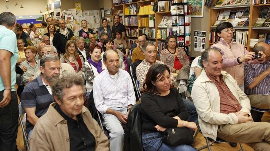 Parte del público que asistió a la presentación del libro.