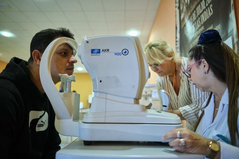 Ópticos 'voluntarios' en Tenerife