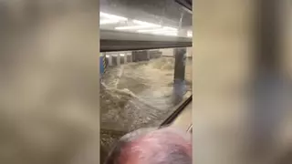 Impresionante inundación del metro de Nueva York por las fuertes lluvias