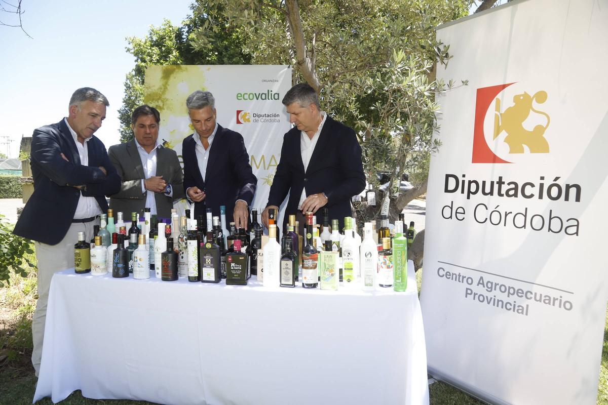 Representantes institucionales en la cata de Ecotrama, en el Centro Agropecuario de la Diputación.