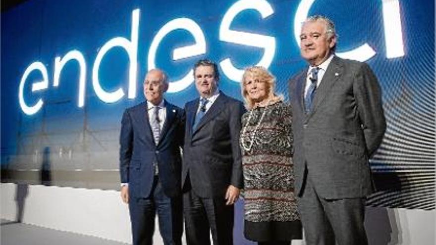 El president d&#039;Endesa, Borja Suárez (segon per l&#039;esquerra), amb altres directius en un acte corporatiu.