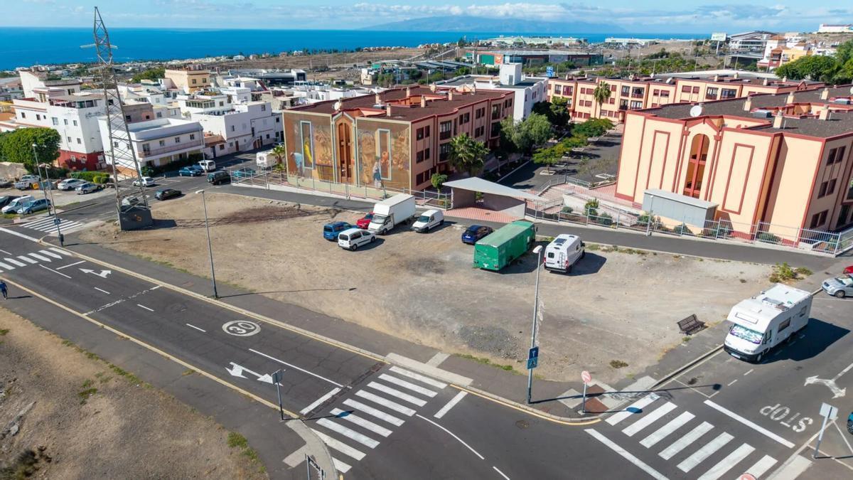 Uno de los solares de Los Olivos donde se construirá un edificio de viviendas de protección oficial.