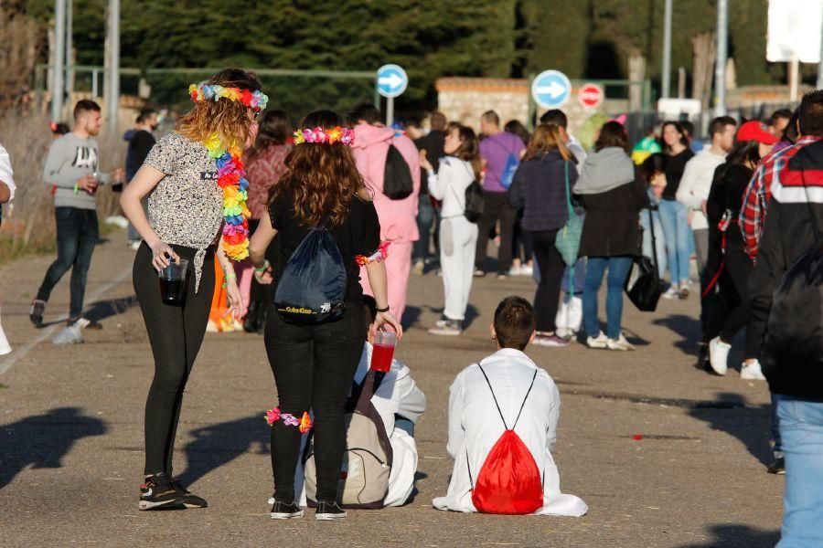 Miles de jóvenes en la fiesta del año