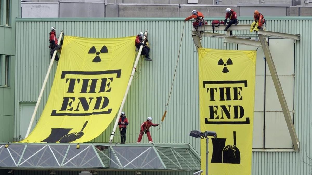 Protesta contra la central nuclear suiza de Beznau, que lleva 47 años funcionando.