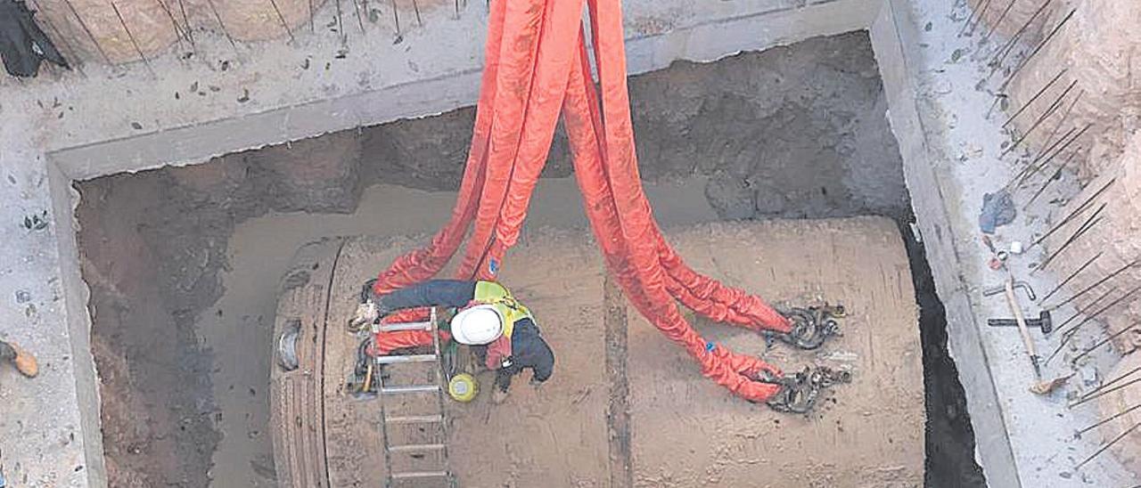 La tuneladora se sacó ayer del pozo de Gabriel Alomar.