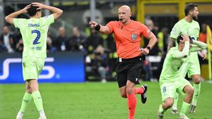 Marciniak en el partido de vuelta de la Champions League entre el Inter de Milán y el Barça