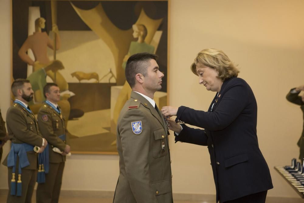 Entrega de distinciones de la orden del mérito civil a 16 integrantes del regimiento de infantería Príncipe