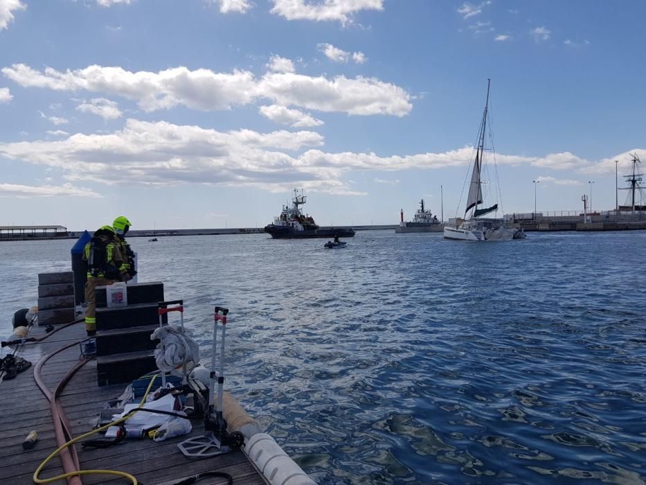 Un herido al arder un catamarán en el Puerto de Alicante