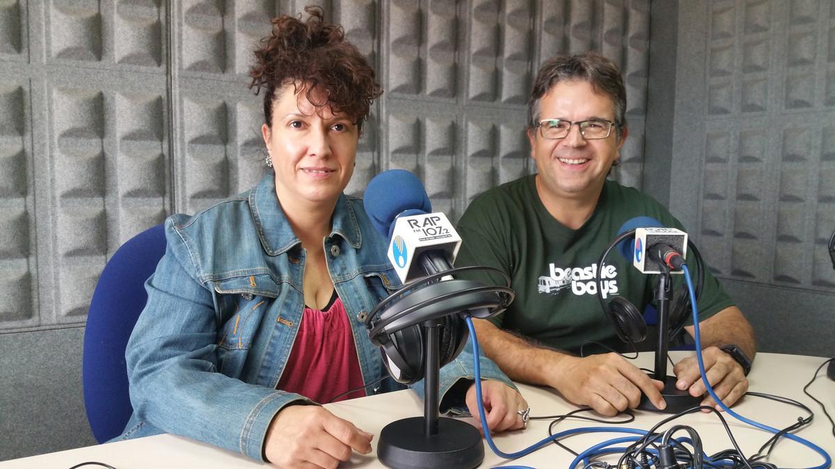 Mercè Alcayna y Carles Font, presentadores de 'Va de comerç'.