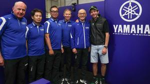 Rossi y la cúpula de Yamaha, en Jerez