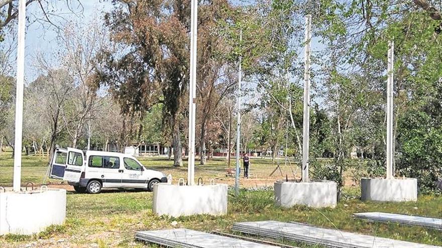 Los chiringuitos de Burriana inician el traslado de la pantalla acústica