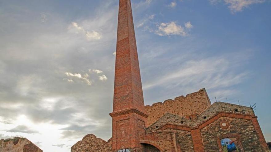 Viejas chimeneas en la senda del BIC