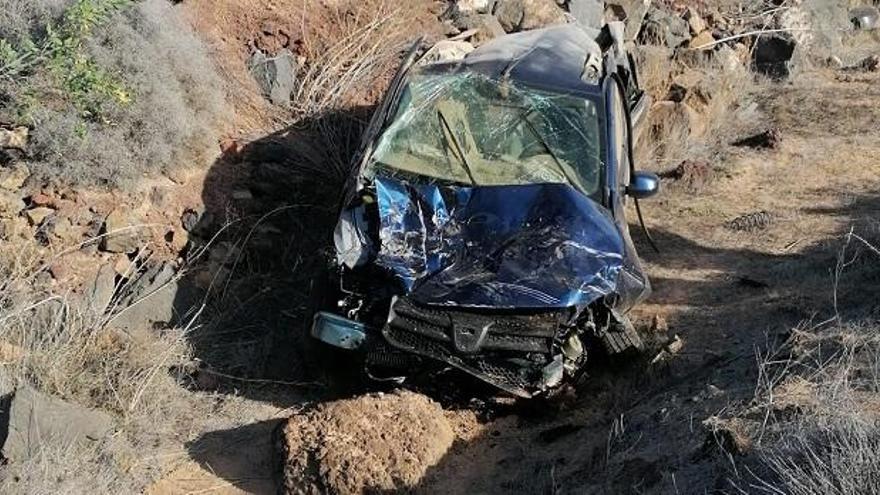 Un coche da varias vueltas de campana en Lanzarote