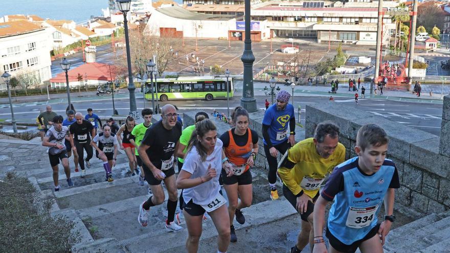 Arriba, varios deportistas en el tramo de escaleras. Sobre estas líneas, Pablo Camescasse. A la derecha, Lea Breinholt.
| José Lores