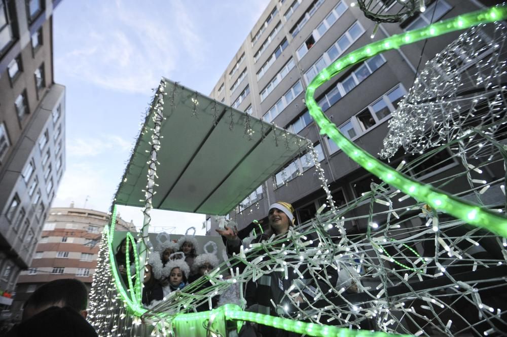 Los Reyes Magos recorren la ciudad desde O Castrillón hasta la plaza de María Pita.