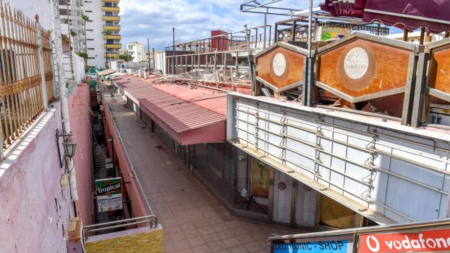 Estado de abandono de los centros comerciales y de ocio del Sur