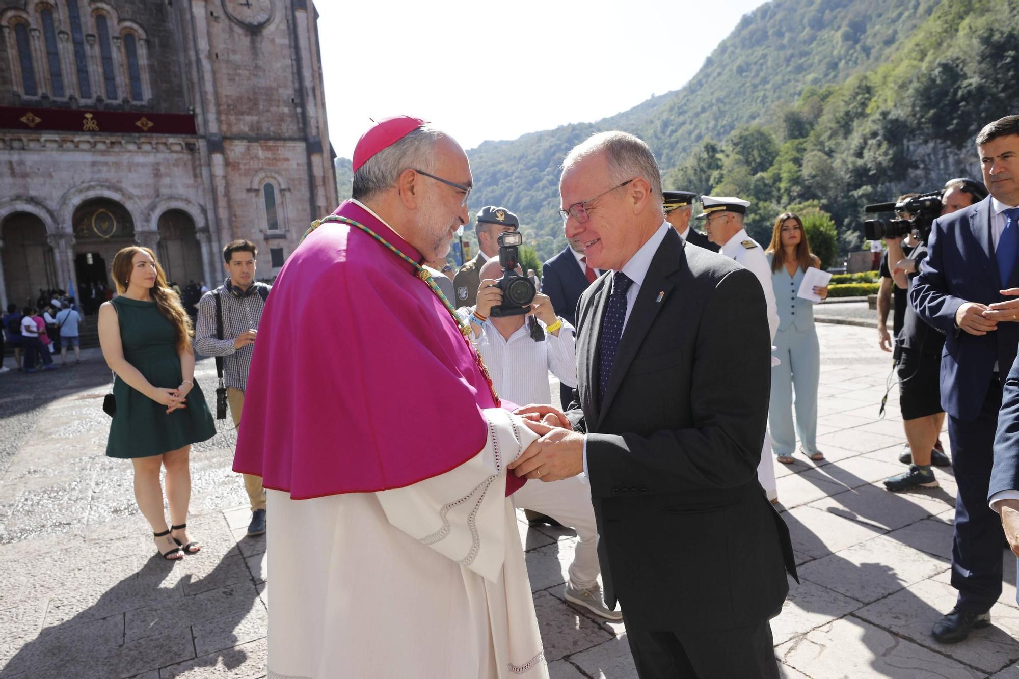 EN IMÁGENES: Celebración religiosa del Día de Asturias en Covadonga