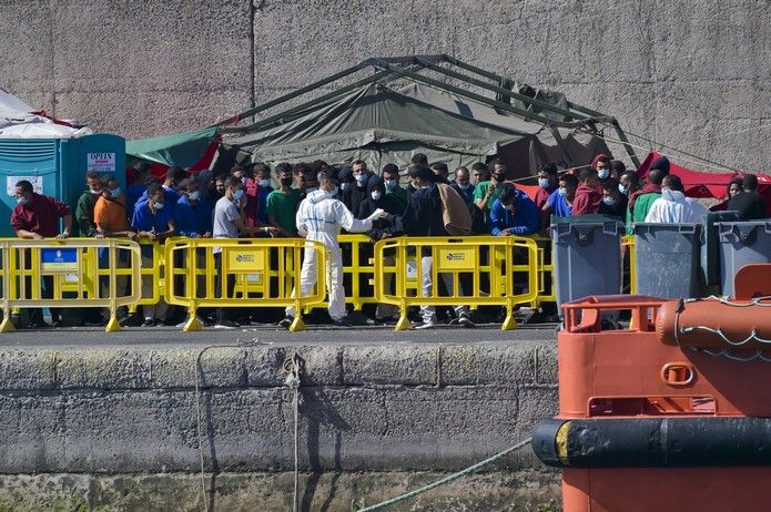 Llegada de inmigrantes al muelle de Arguineguín