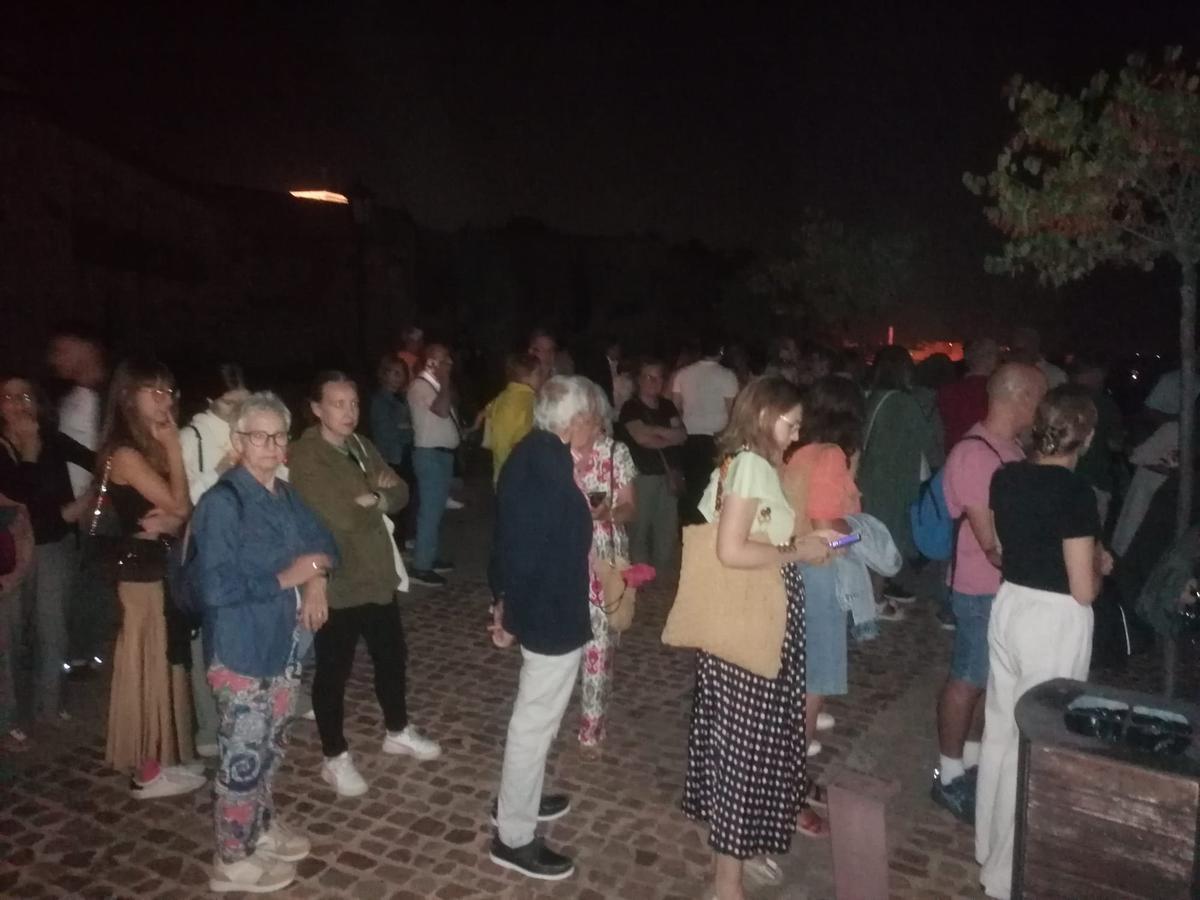 Obaservación de la luna y Saturno en el mirador del Troncoso, organizada por la Agrupación Zamorana de Astronomía.