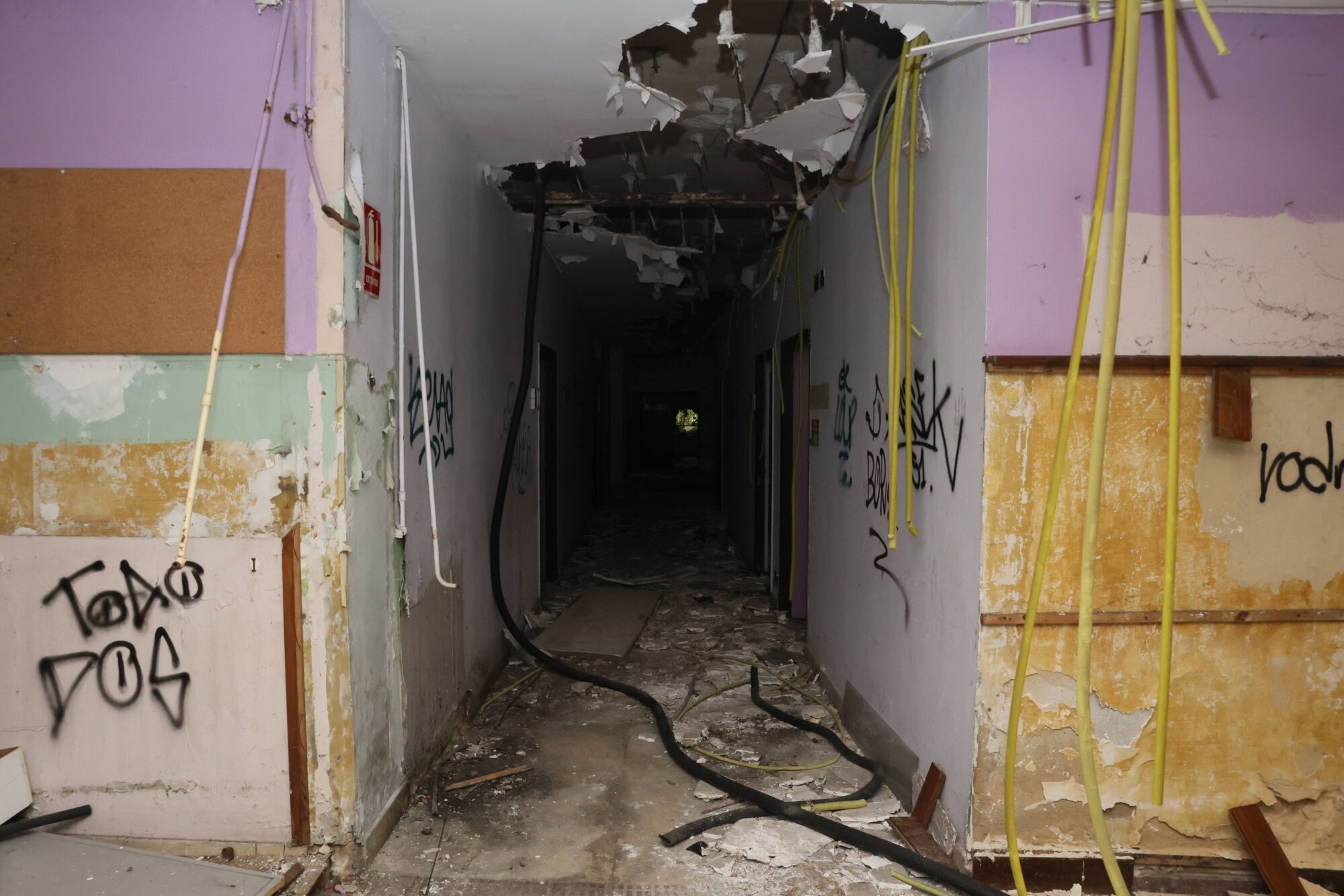 Viejo HUCA. Recorrido por cómo está el viejo hospital.