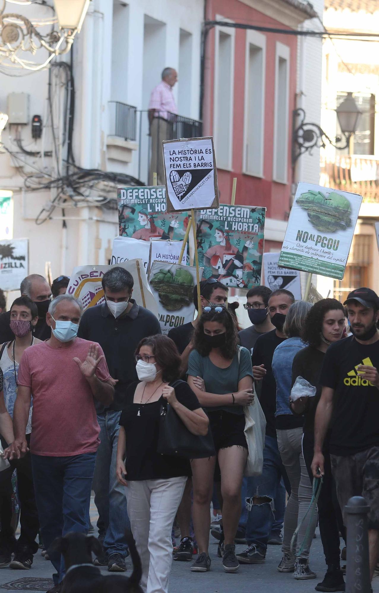 Protesta de los vecinos de Benimaclet contra el vallado de solares ocupados