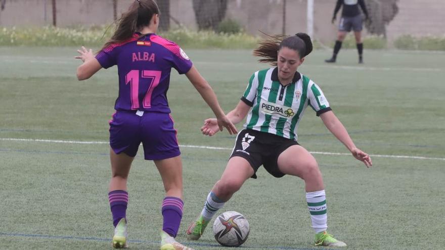 Una jugada del Córdoba Femenino-Madrid B.