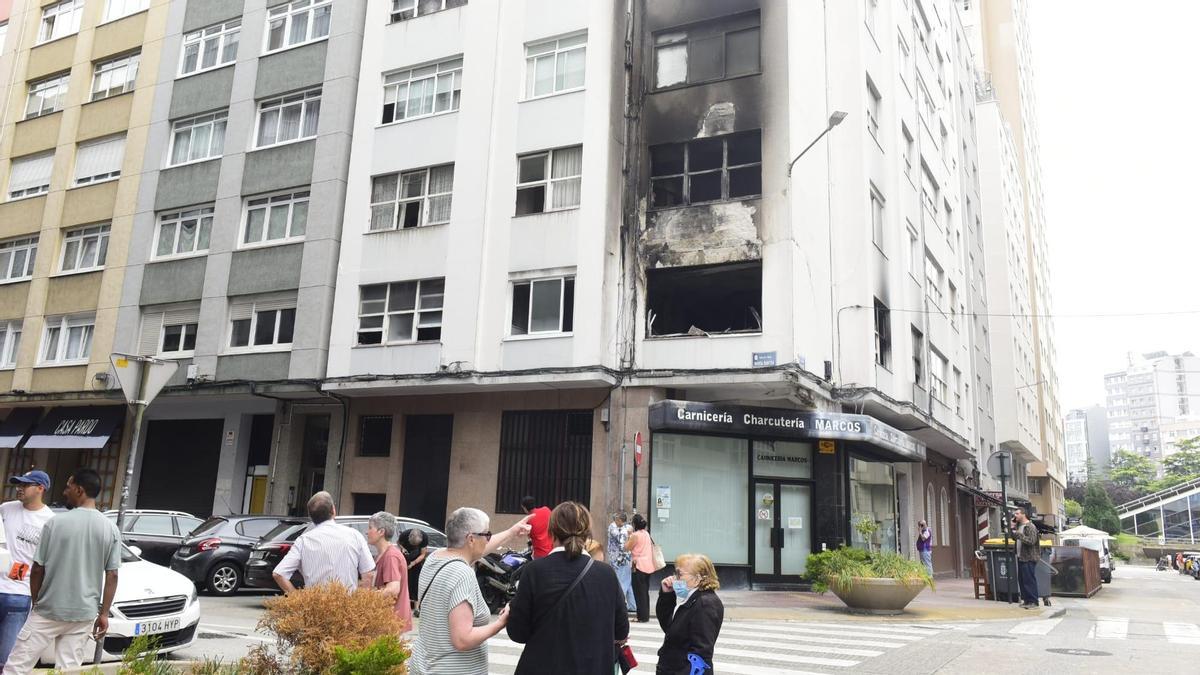 El edificio que ardió en la madrugada de este domingo en A Coruña.