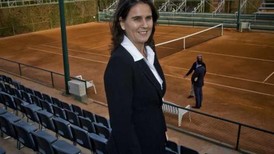 Conchita Martínez en la pista central del CA Montemar, sede del España-Ucrania de Fed Cup.