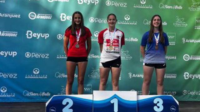 Ainnare García, con su medalla de oro en categoría Cadete. | CEDIDA