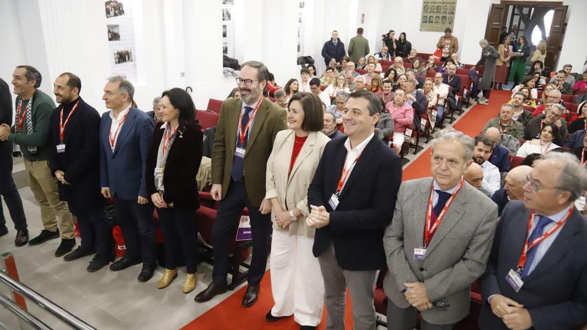 Marina Borrego (de blanco) junto a l as otras autoridades que han asistido al congreso.