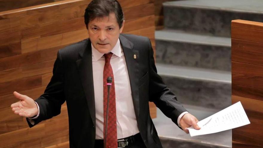 Javier Fernández, durante el debate plenario en la Junta General del Principado.