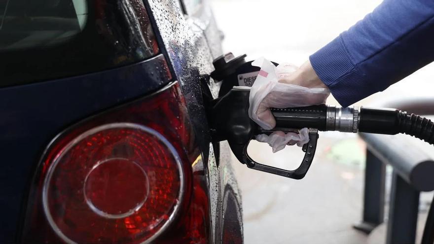 El diésel baja y la gasolina se encarece: así está el precio de los carburantes en Galicia