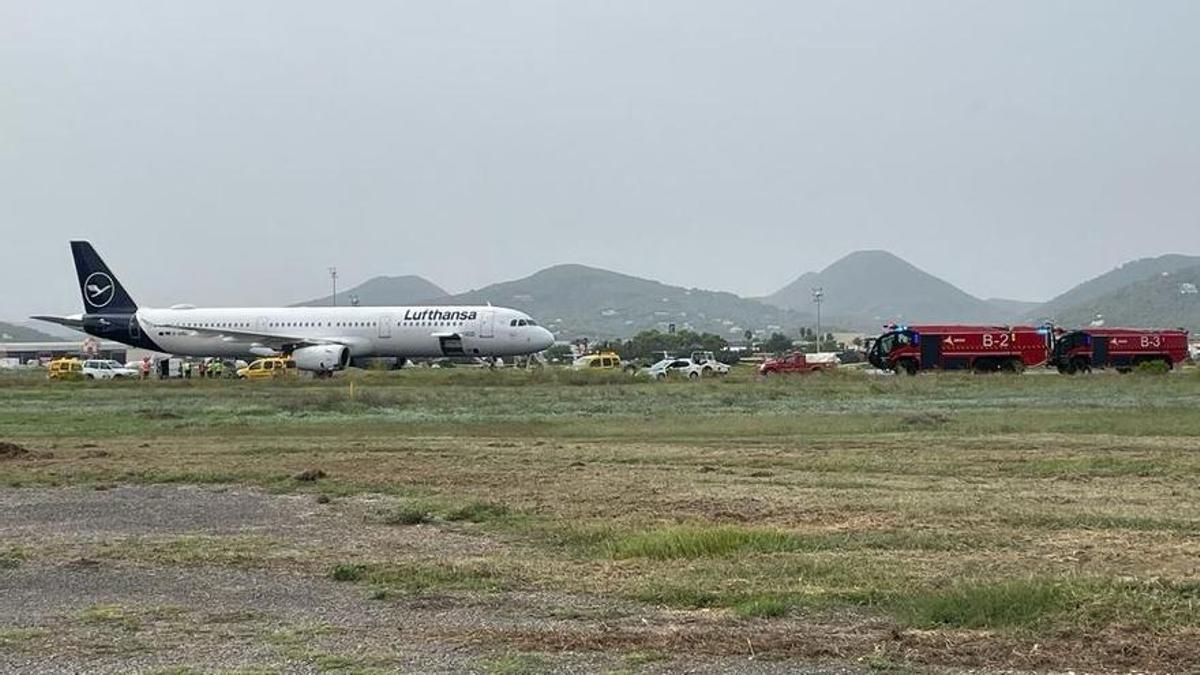 L’aeroport d’Eivissa torna a l’activitat després de retirar-se l’avió que bloquejava la pista