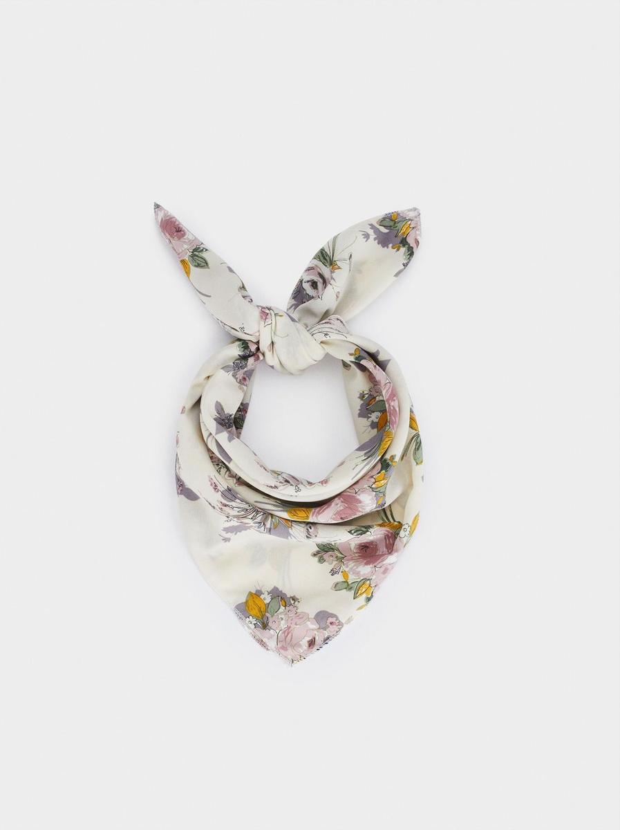 Pañuelo tipo diadema con estampado floral, de Parfois (8,99 euros)