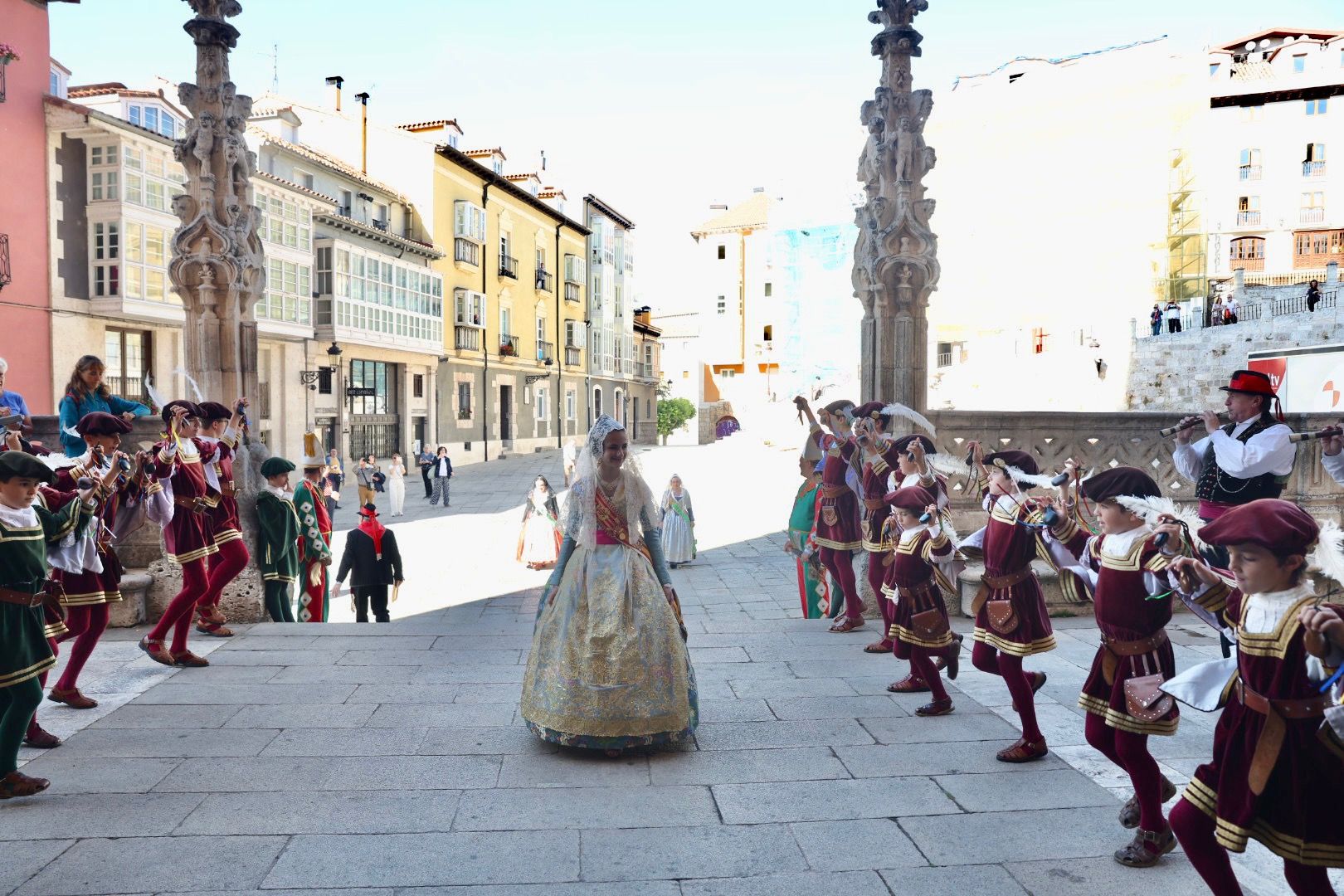Carmen, Nerea y la corte en Burgos: Catedral, Bajada de Peñas y Ofrenda