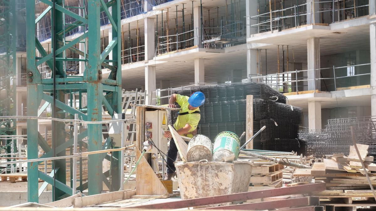 La construcción fue uno de los sectores que creó empleo en noviembre en Alicante.
