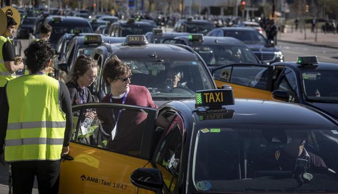 Territori obre les portes a incrementar les llicències de taxi