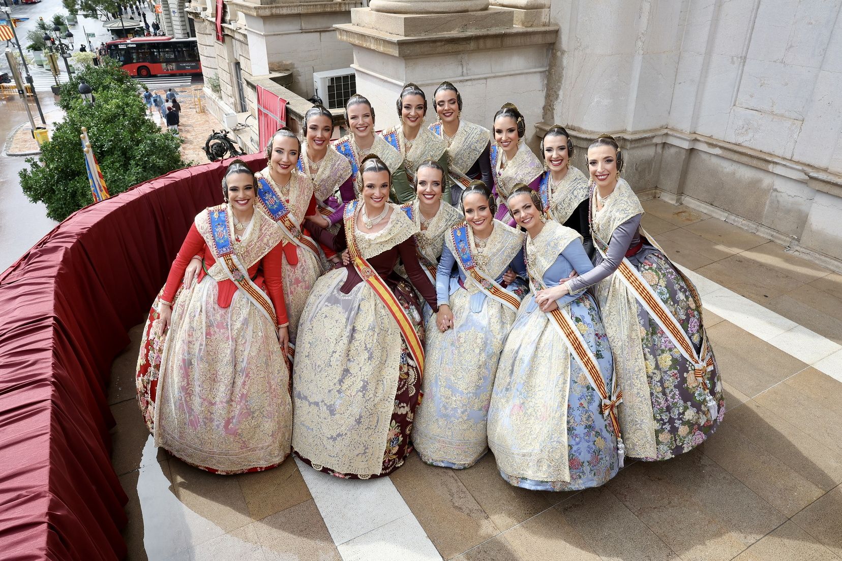 Balcón y "mocaorà" en la despedida de Berta Peiró y la corte 2025