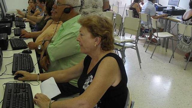 El curso de internet se realiza en cuatro turnos de quince alumnos cada uno