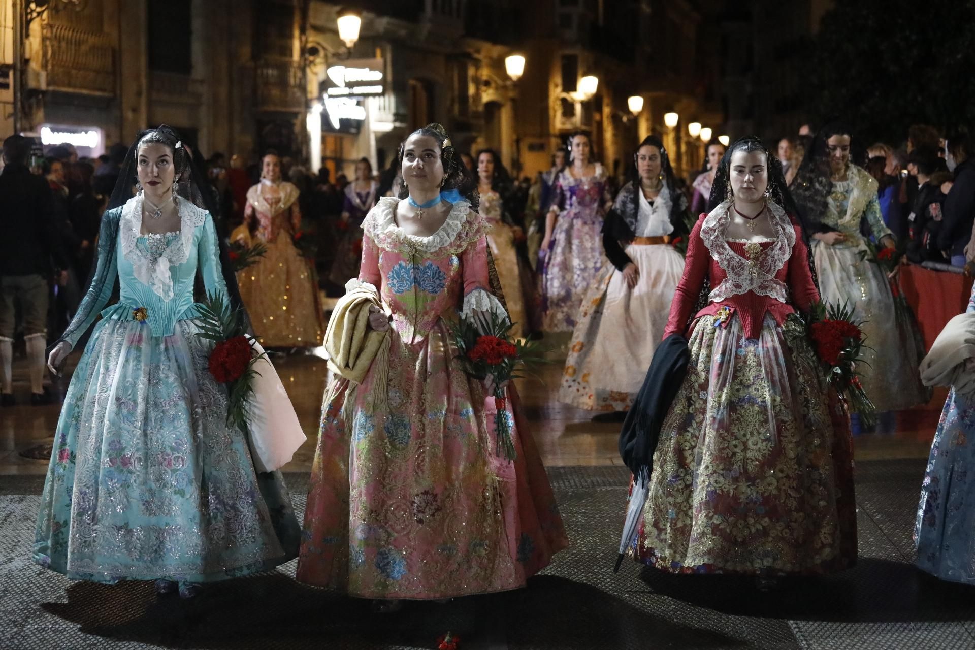 Búscate en el primer día de ofrenda por la calle Quart (entre las 22:00 a las 23:00 horas)