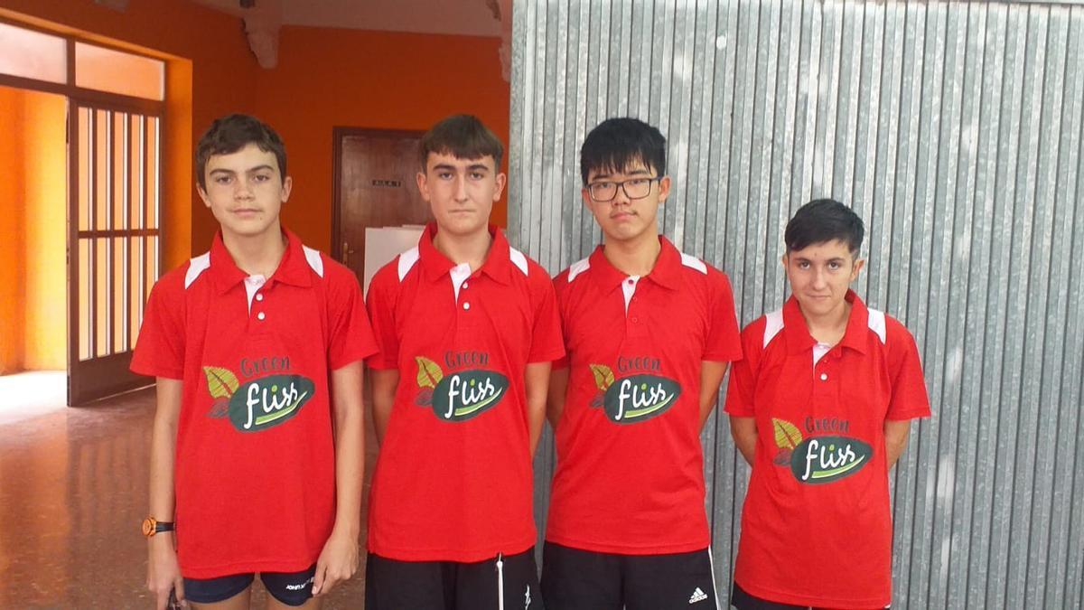 El equipo escolar de tenis de mesa del CE Corriol Oliva.