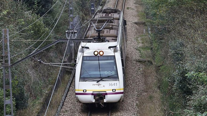 Un tren de cercanías en Asturias.