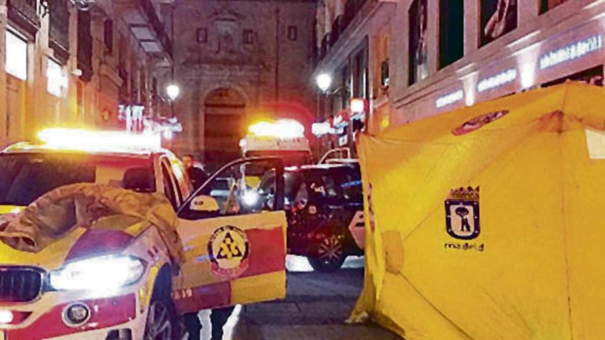 Un muerto y una veintena de heridos en una noche de enfrentamientos en Madrid