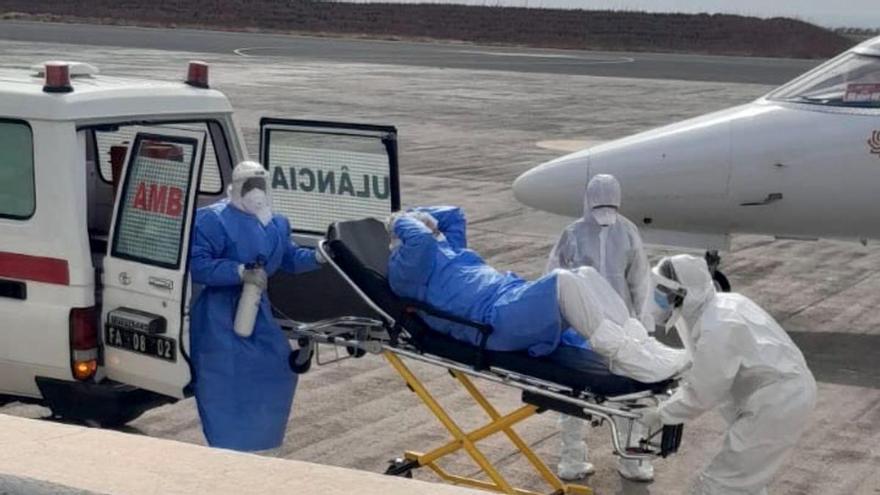¿Por qué el médico infectado nunca aterrizó en Canarias?