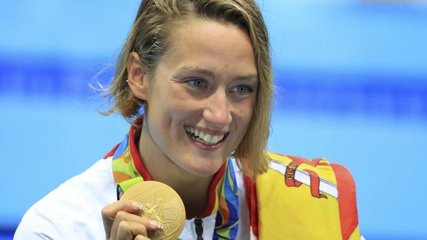 Mireia Belmonte amb la medalla d&#039;Or.