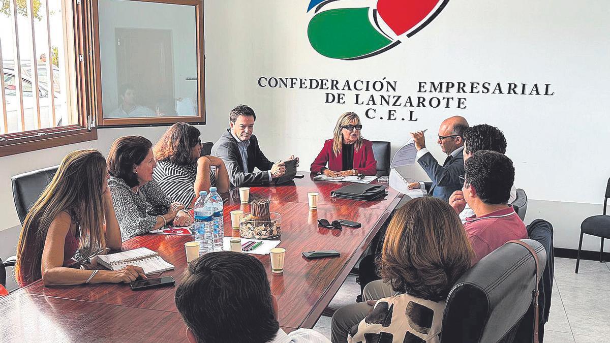 Reunión en la Confederación Empresarial de Lanzarote.