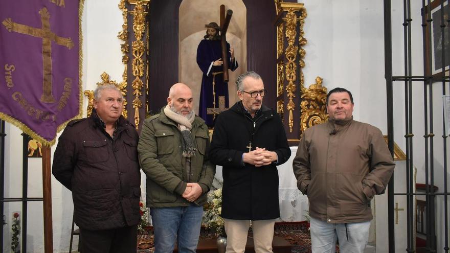 Fotogalería | La Cofradía del Amparo busca exaltar a su Cristo con una Saeta Cacereña