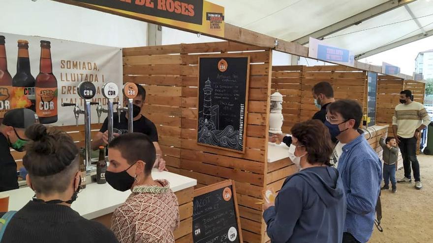 La Fira de la Cervesa Artesana &amp; Music que va tenir lloc a Roses el passat cap de setmana